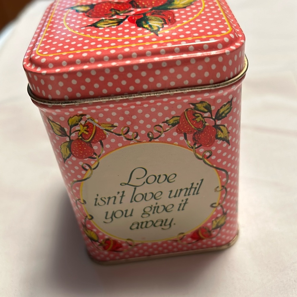 Vintage (new) Strawberry Shortcake Tin Candle